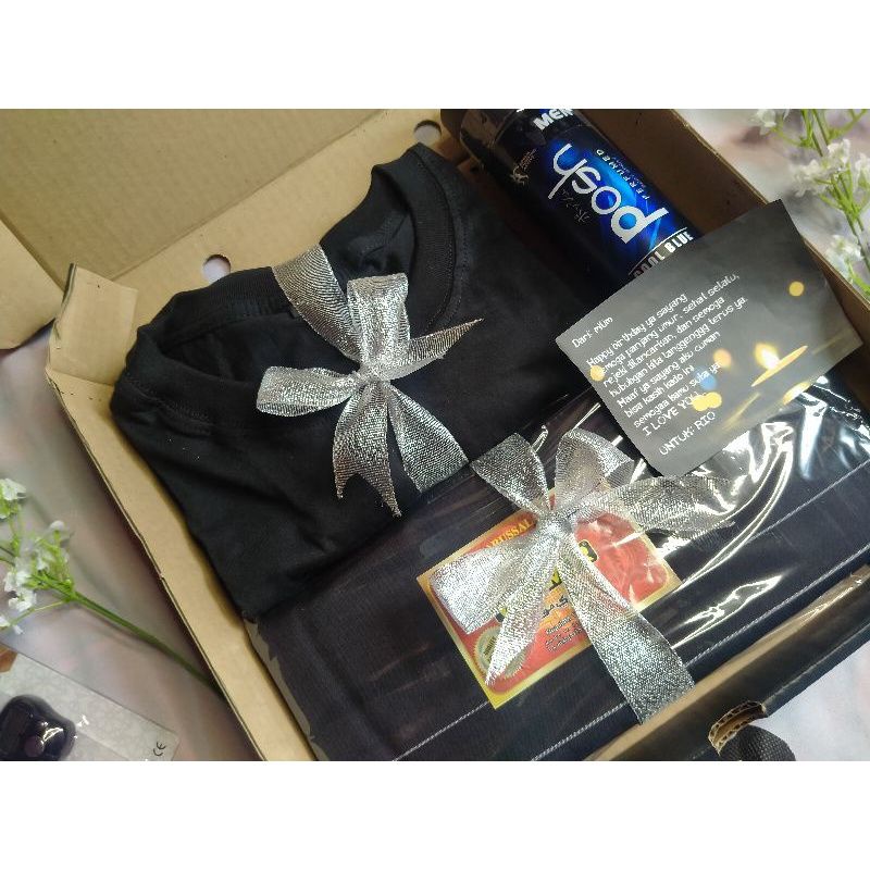 

Hampers kaos, perlengkapan sholat cowo,kado ulang tahun, graduation, wedding, gift box murah
