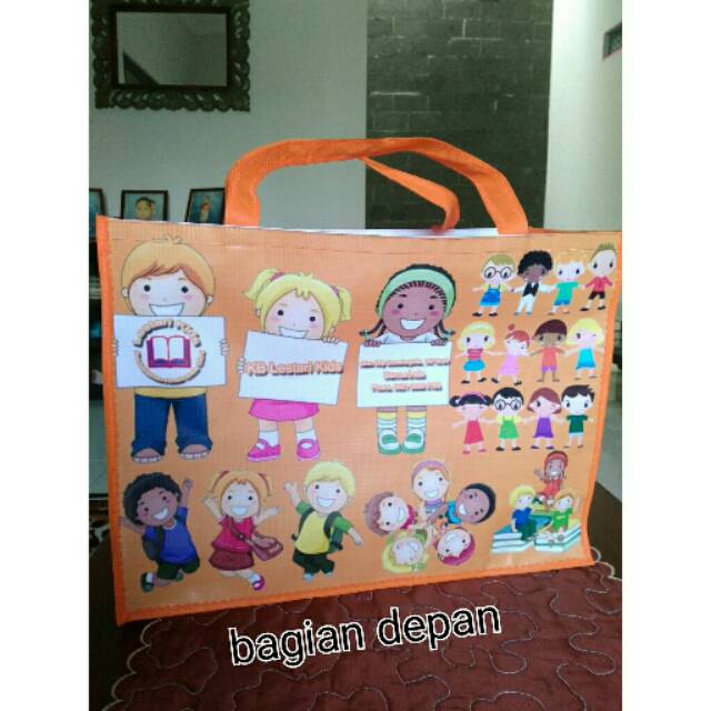 

Tas souvenir sekolah