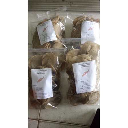 

Kerupuk ikan kenyuar makcik Poland asli Kapuas Hulu kemasan 1/2kg