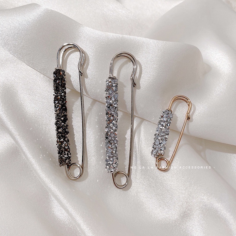 Bros Pin Bahan Metal Aksen Kristal Anti Silau Untuk Wanita