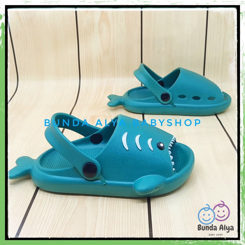 Sendal Anak Laki Laki IMPORT Usia 3 4 5 Tahun Baby Shark - Sepatu Sandal Slop Anak Cowok Model Ikan Lucu HIJAU Sendal Anak Cowok Cewek Kret Anti Licin Sendal Slop Anak Tali Belakang Nyaman Dipakai Size 24-28