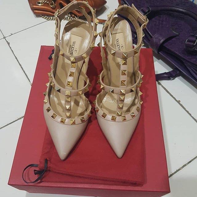 Preloved valentino heels / valentino rockstud heels second