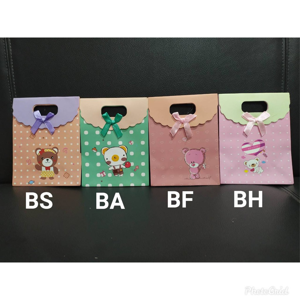 

Paper Bag Kantong Pesta Kantong Souvenir