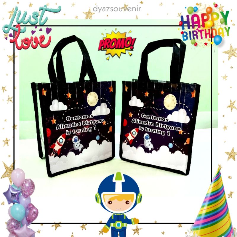 

Tas Mika Astronot Planet Tas Mika Planet Goodie bag Custom Tas Souvenir