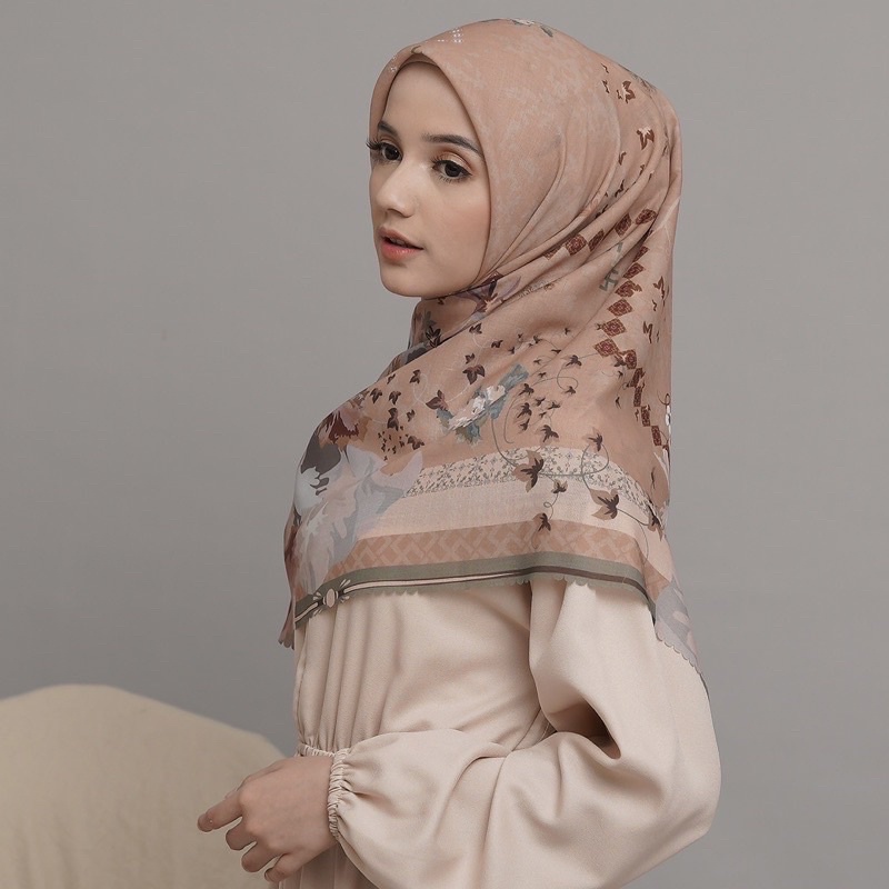 Hijab Segi Empat Motif Azara Maskara Silk