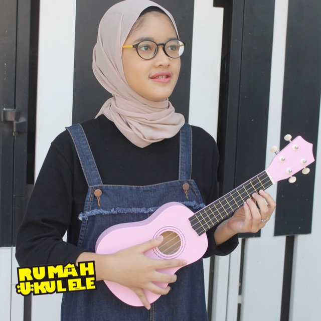 Ukulele pink