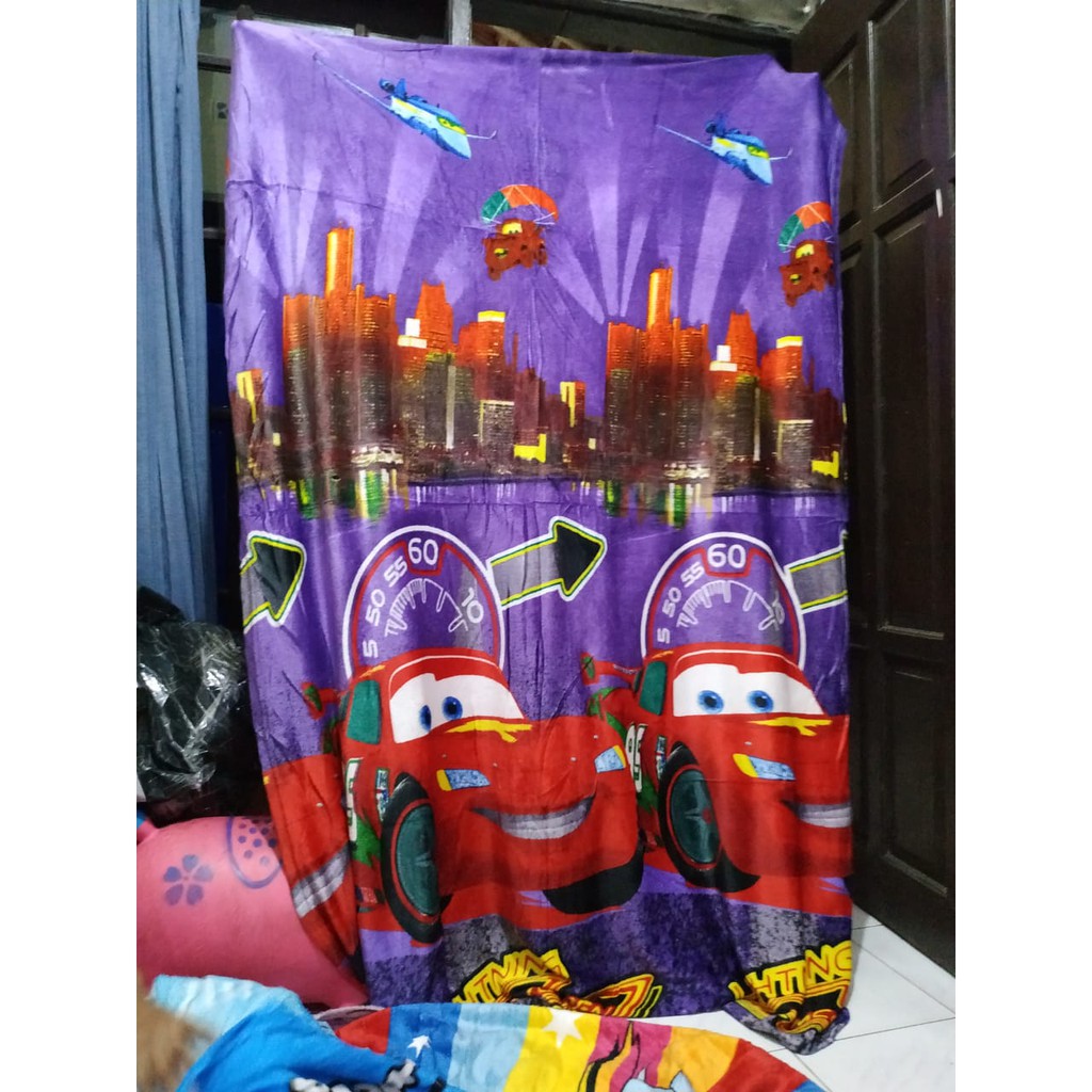 Selimut Karakter motif anak laki-laki dan perempuan