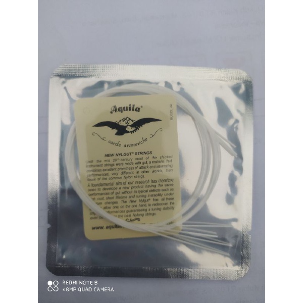 senar ukulele Aquila