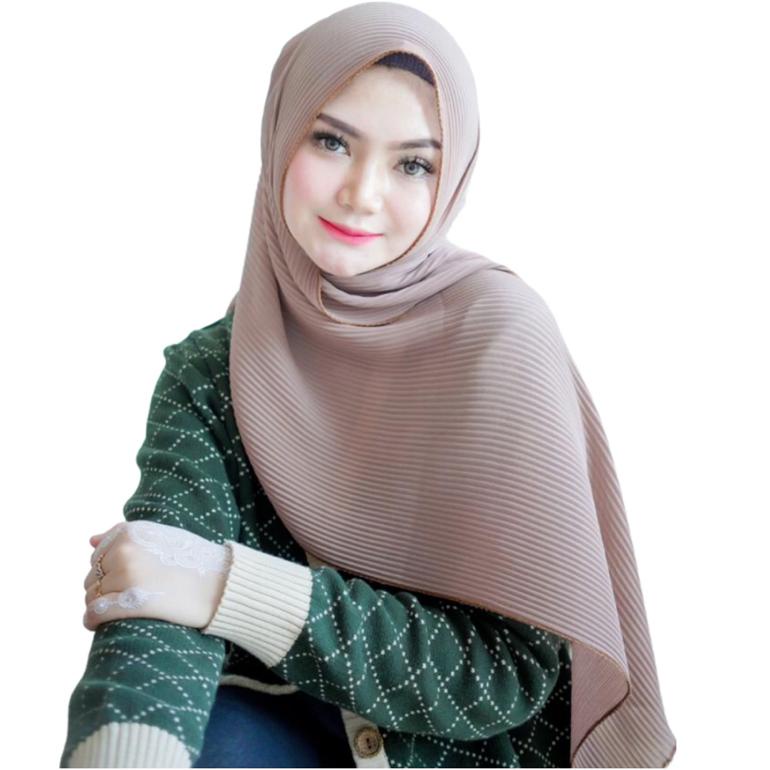 Wearing Ameera - Pashmina Ameera Plisket