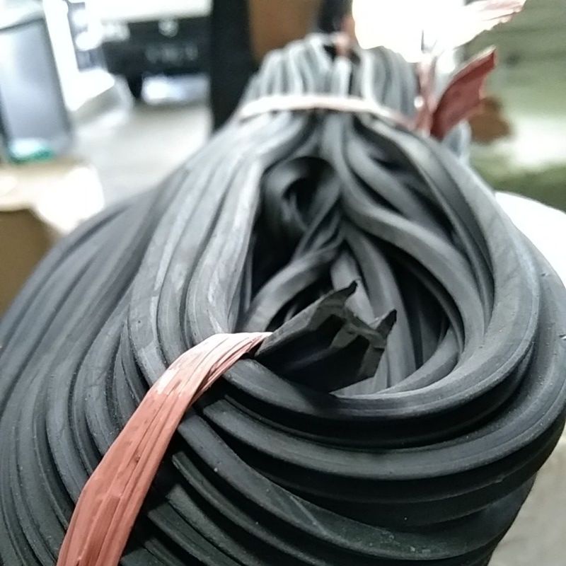 Karet List Pintu/ Karet 057