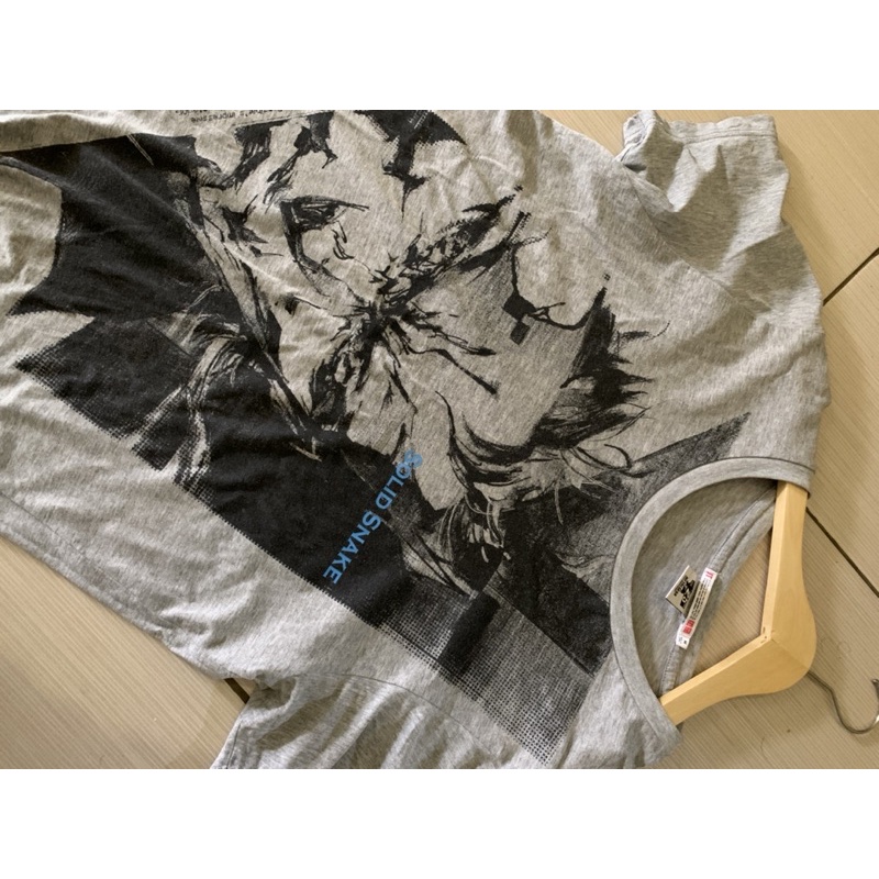 T-Shirt Uniqlo x Metal gear