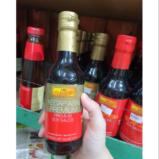 

LEE KUM KEE kecap asin premium 250ml