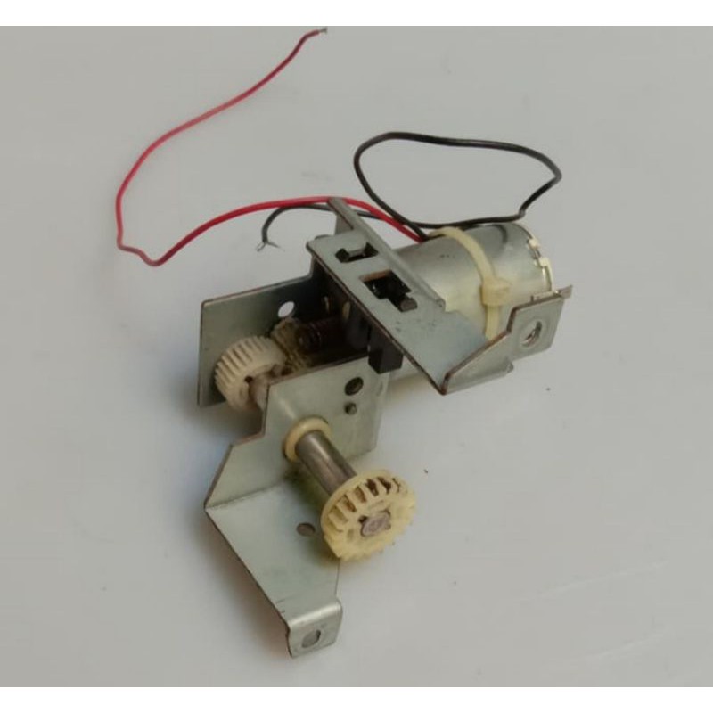 KR 12 SPUR WORM GEARBOX DC MOTOR 12.6V 0.6AMP