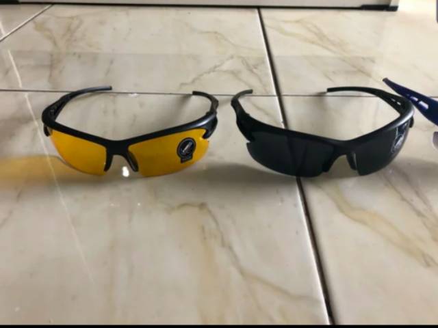 Kacamata sepeda atau olahraga outdoor