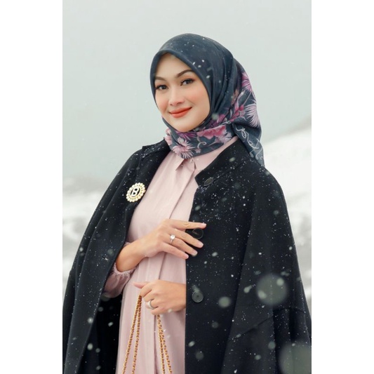 buttonscarves Nada series Re