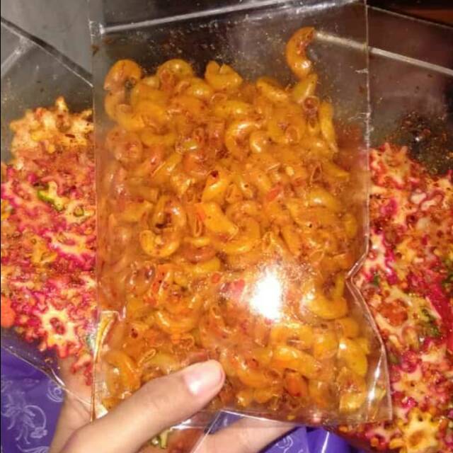 

Makaroni , kerupuk seblak