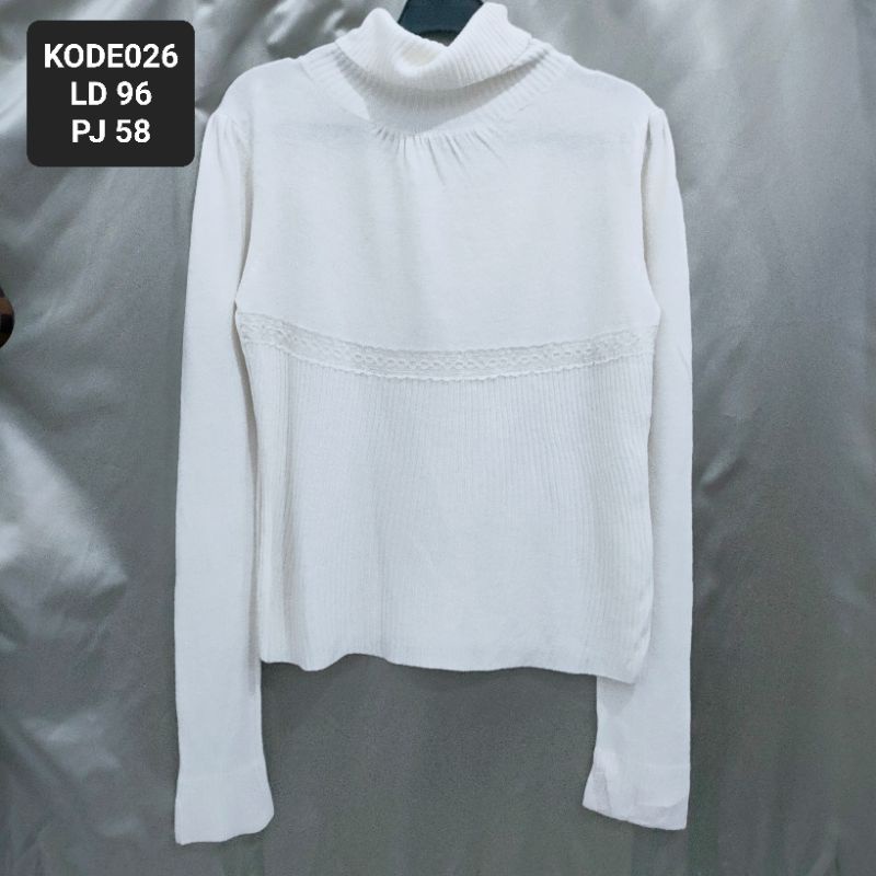 Thrift rajut turtleneck