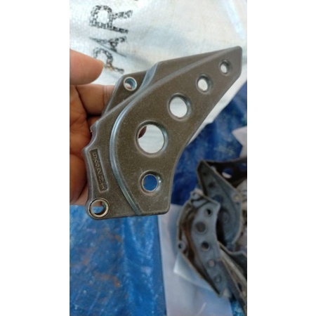 COVER GEAR DEPAN TUTUP GEAR GIR GER DEPAN KLX KAWASAKI KLX 150 ORIGINAL