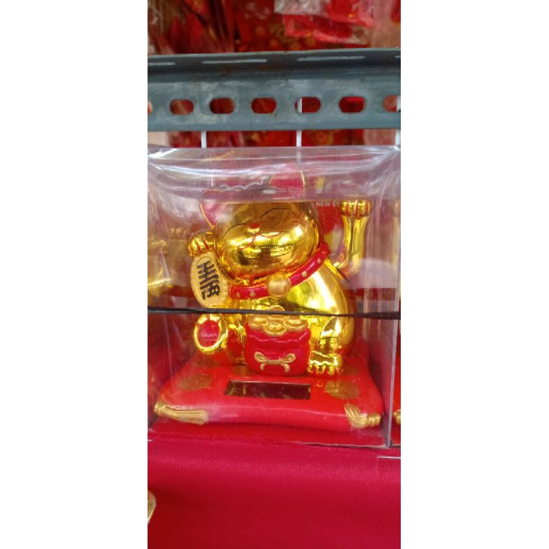 manekin cat lucky and fortune