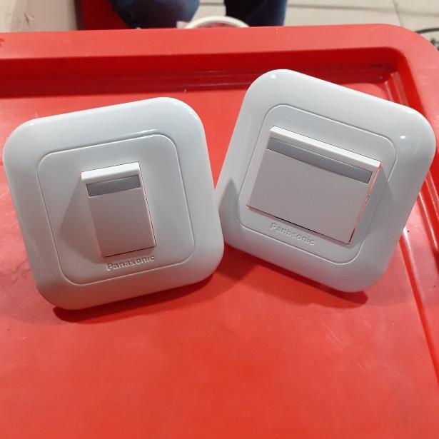 PANASONIC Wide Series Saklar Engkel Tunggal Hotel (2Way) Mata Kecil (WEJ5532) / Mata Besar (WEJ5542)