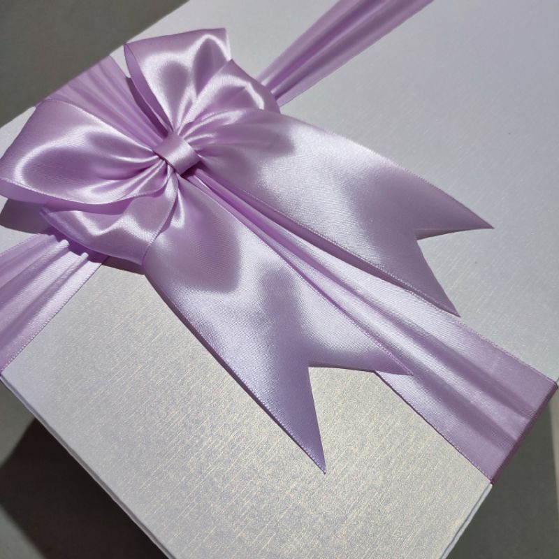 BOX KADO JUMBO PUTIH PITA LILAC / KOTAK HADIAH SPECIAL