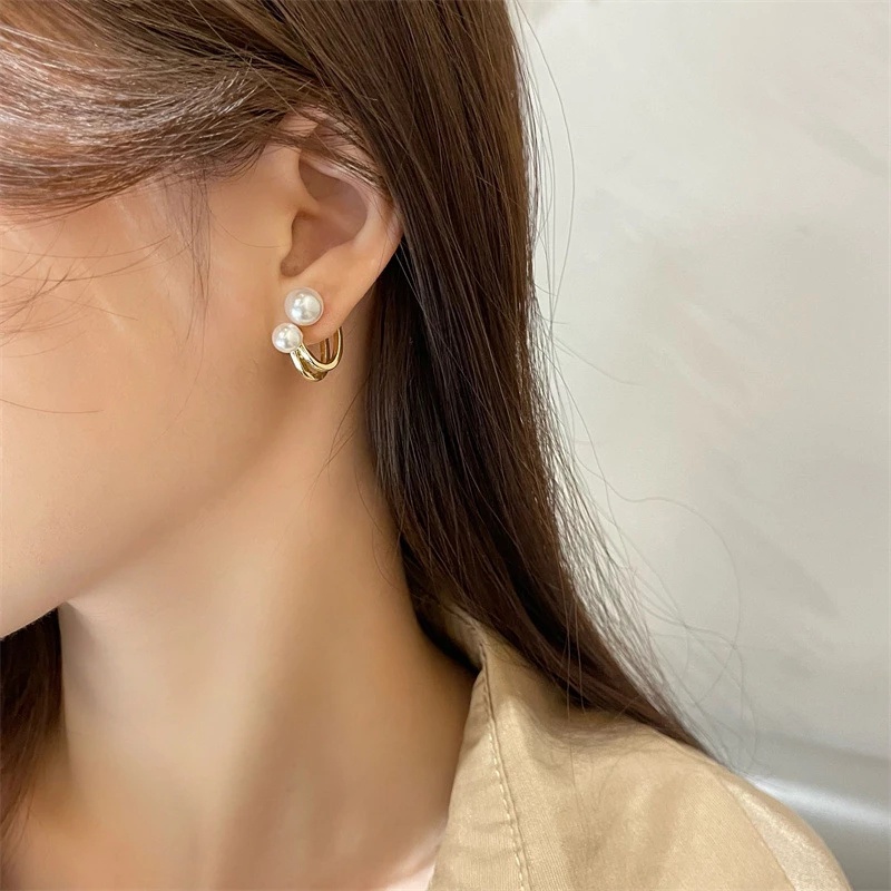 Anting Stud Mutiara Imitasi Model Lengkung Tidak Teratur Warna Emas Gaya Korea Untuk Perempuan
