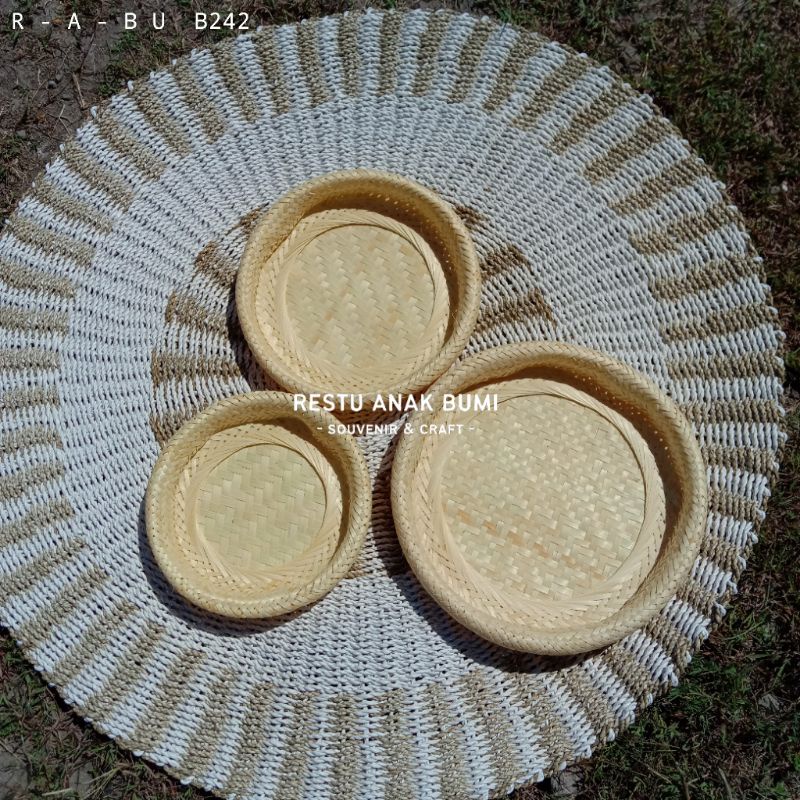 

Promo (B242) Nampan Bulat Set|Serving Tray|Tempat Saji|Wadah Gelas|Loyang Kotak|Baki Serahan|Nikahan | Anyaman Bambu | Nampan Bambu | Tatakan Gelas | Loaster | Peralatan Dapur | Home Decor | Gelas