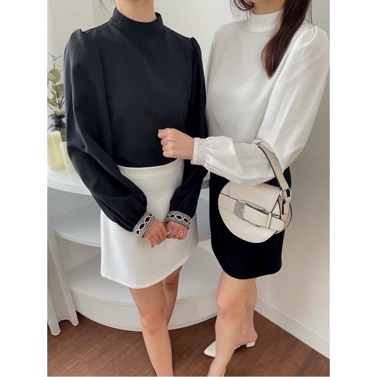 Kadaka T-0474 Blouse High Neck Tangan Panjang Detail Brukat