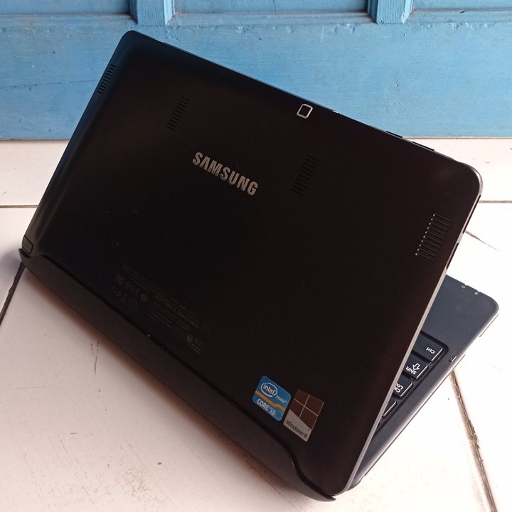 Samsung XE700TIC touchscreen S pen layar sentuh Core i3 SSD 128GB RAM 4GB 12 inch netbook second