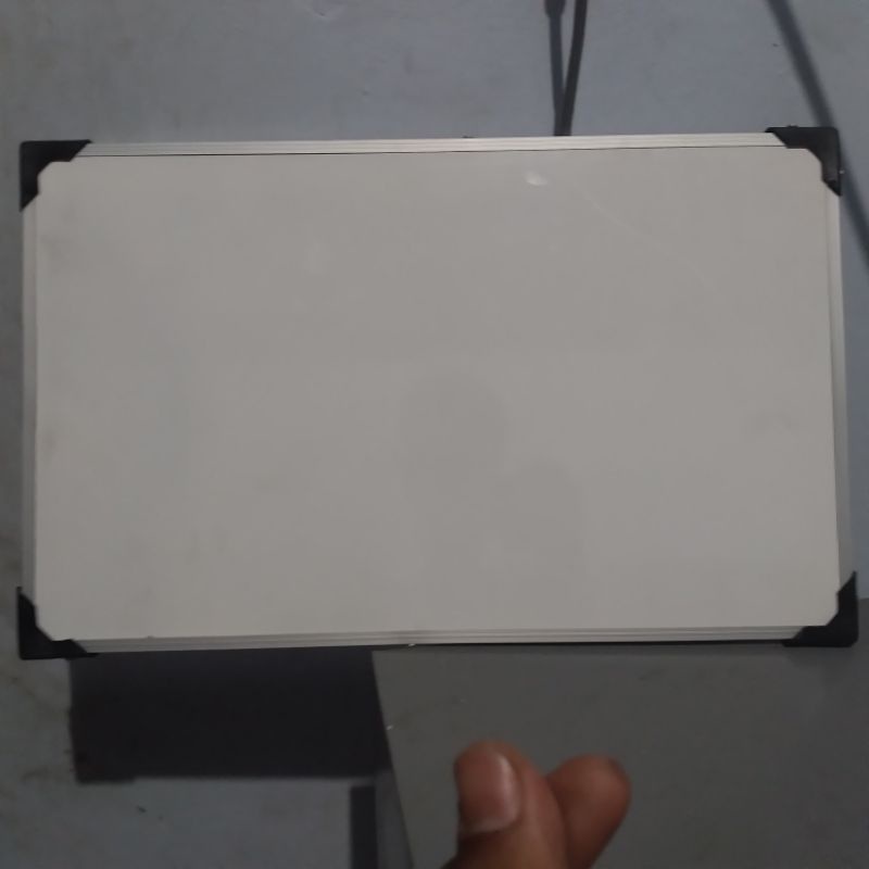 

Papan Tulis Whiteboard kecil ukuran 30x50 dua sisi putih dan hitam muraah