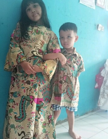 Promo Batik Couple Keluarga Sarimbit Sania Ruffle Batik Ori Ndoro Jowi Motif Merak Tosca