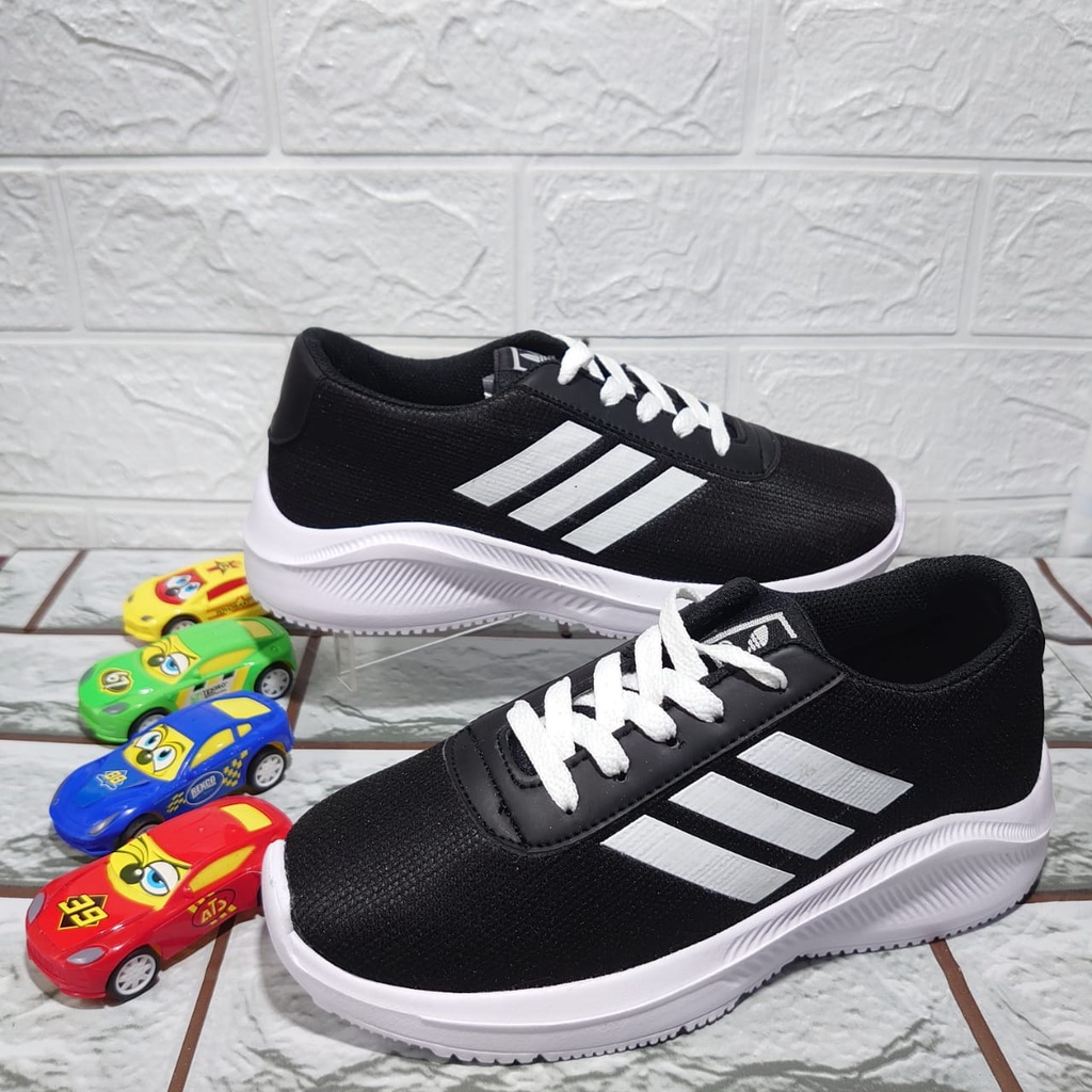 SEPATU SEKOLAH !! SEPATU ADIDAS HITAM POLOS REKAT SEPATU ANAK SNAEKERS CASUAL RUNNING SPORTY CEWEK COWOK TERBARU