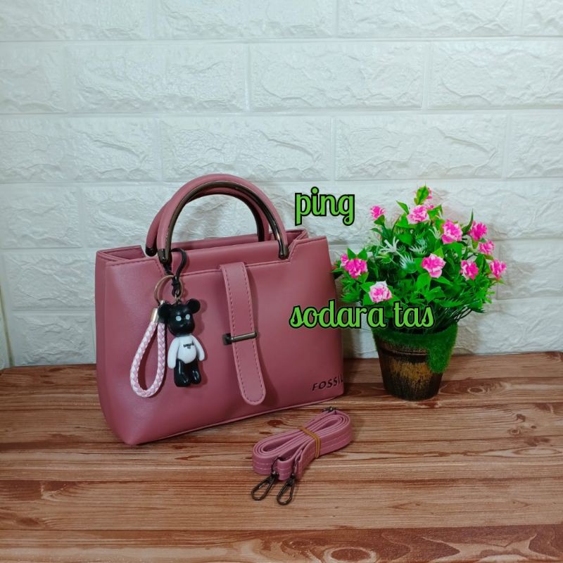 PROMO!!!TERBARU TAS FASHION LIDAH 2 RUANG/TAS SLINGBAG/FREE ACSESORIS GANTUNGAN BONEKA (COD)