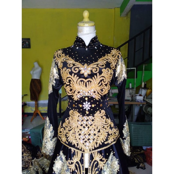 kebaya pengantin bludru mewah/kebaya modern