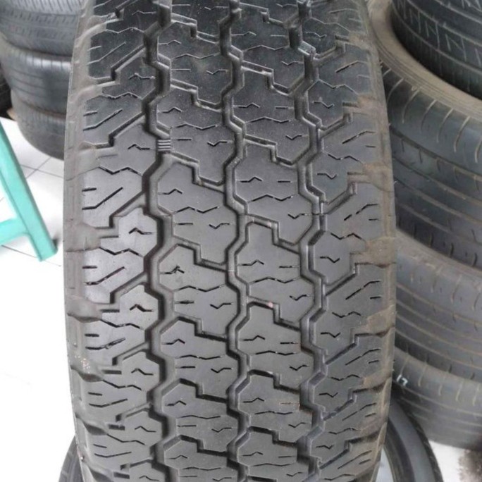 Ban mobil ring 15 235/70/R15 kondisi second tubles ( MB )