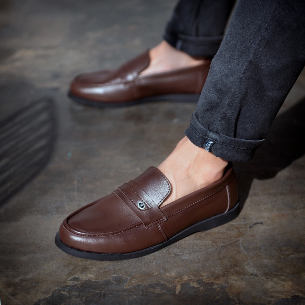 RIONZ X DRT - SepatuFormal Pantofel Pria Resmi Formal Slop Hitam Coklat Kulit PU Asli Original Brown Black Kantor Kuliah Casual Gereja Pesta Kondangan Nikahan Kerja Dinas Perkantoran PNS Guru Gaya Trendy Kekinian Terlaris Murah