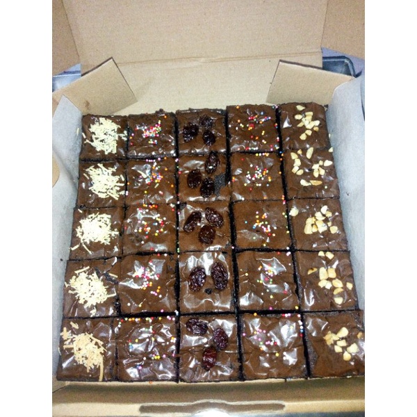 

TOPPING BIASA, Bronis Panggang/Brownis Sekat/Pudgie Brownis