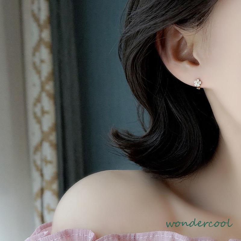 S925 Silver Retro Daisy Earrings Anting Hoop Sederhana Desain Niche Gesper Telinga-Won