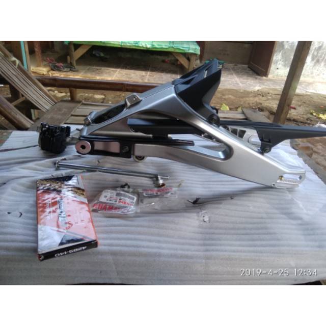 Swing arm R15V3 PnP CB/CBR150