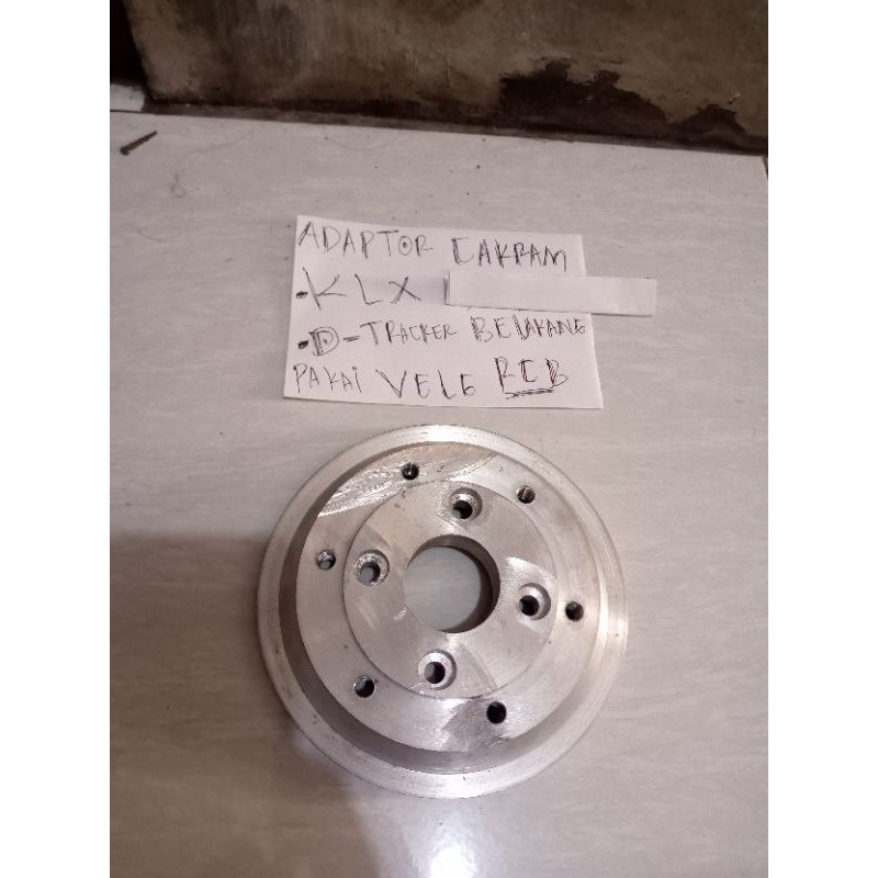 adaptor cakram belakang Kawasaki KLX D-Tracker pakai velg racing RCB plendes cakram belakang klx