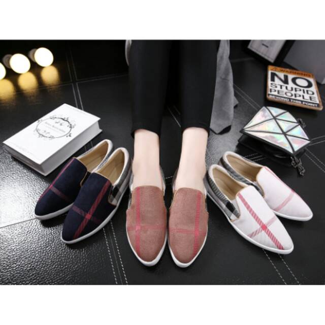 Sepatu Burberry