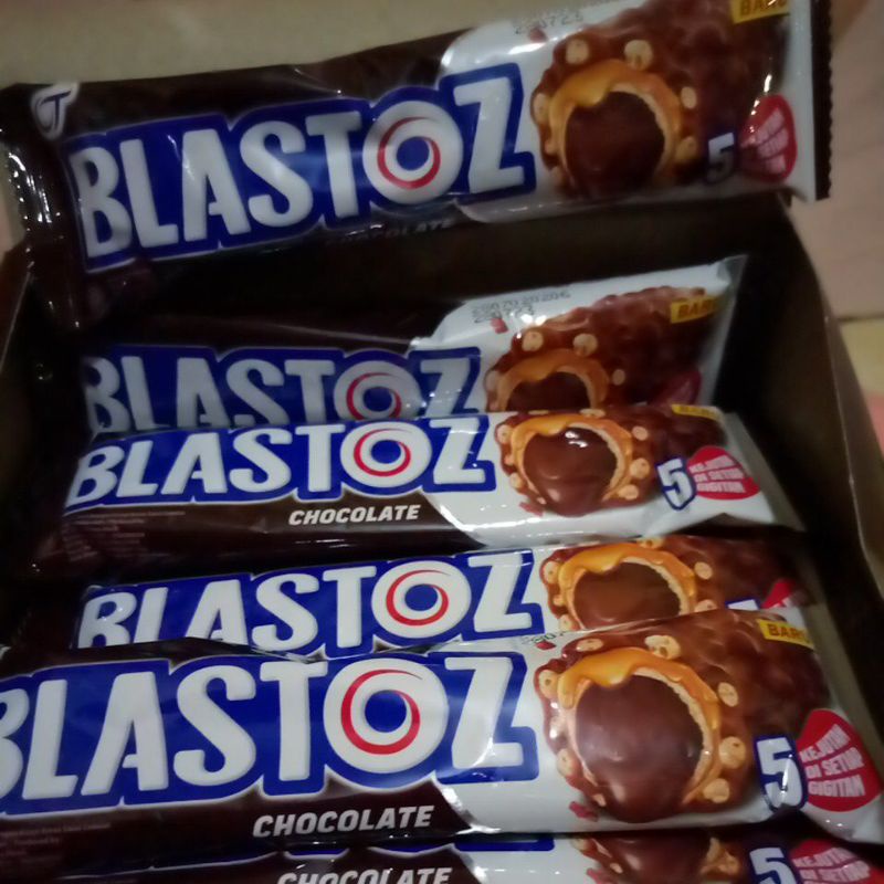 Snack Wafer Biskuit BLASTOZ Chocolate Makanan Ringan pack Box Eceran murah