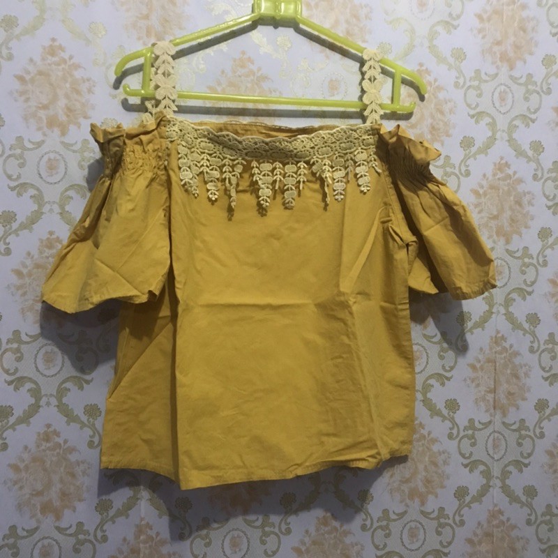 Atasan sabrina renda preloved