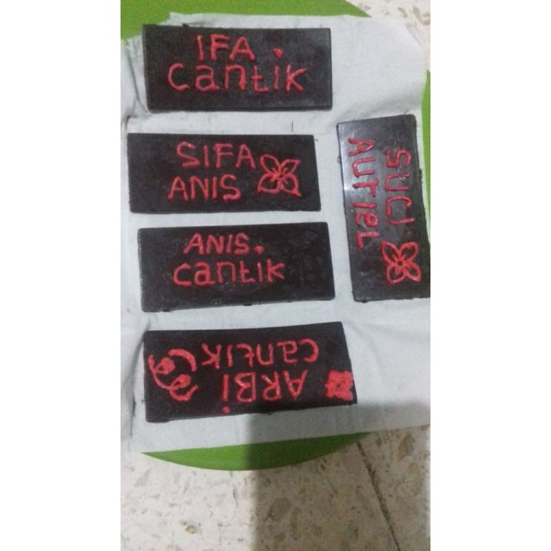 

Coklat karakter