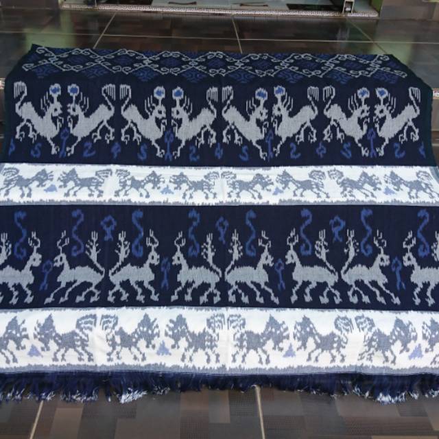 Kain tenun jepara blanket halusan, motif ayam donker