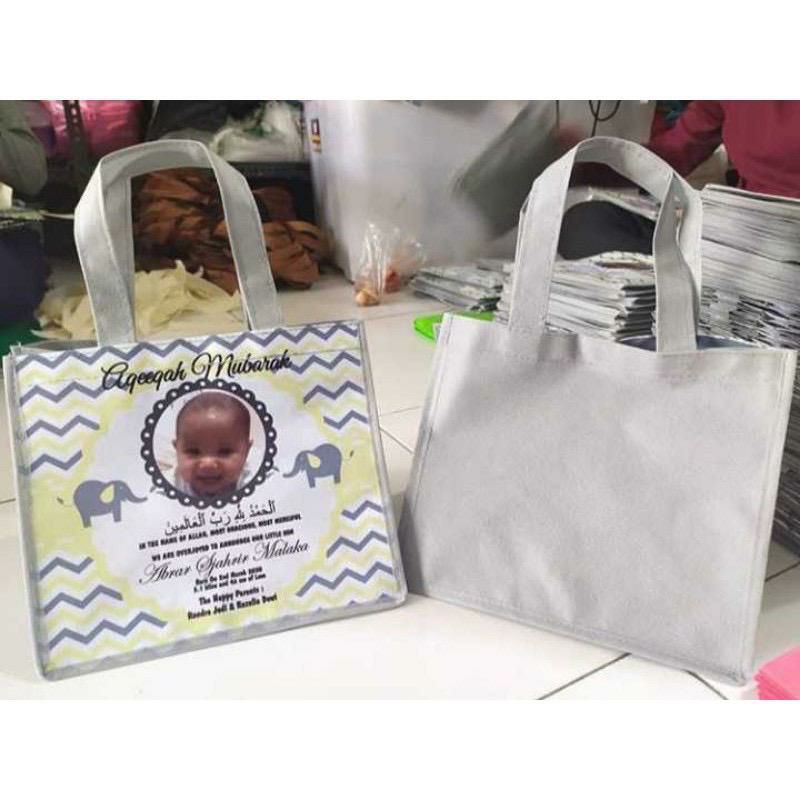 

CUSTOM TAS SOUVENIR AQIQAH MUAT BENTO UK.23x17 cm