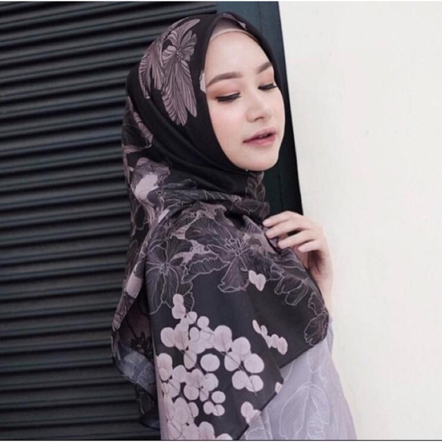 Vanilla Hijab Winter Scarf - Black