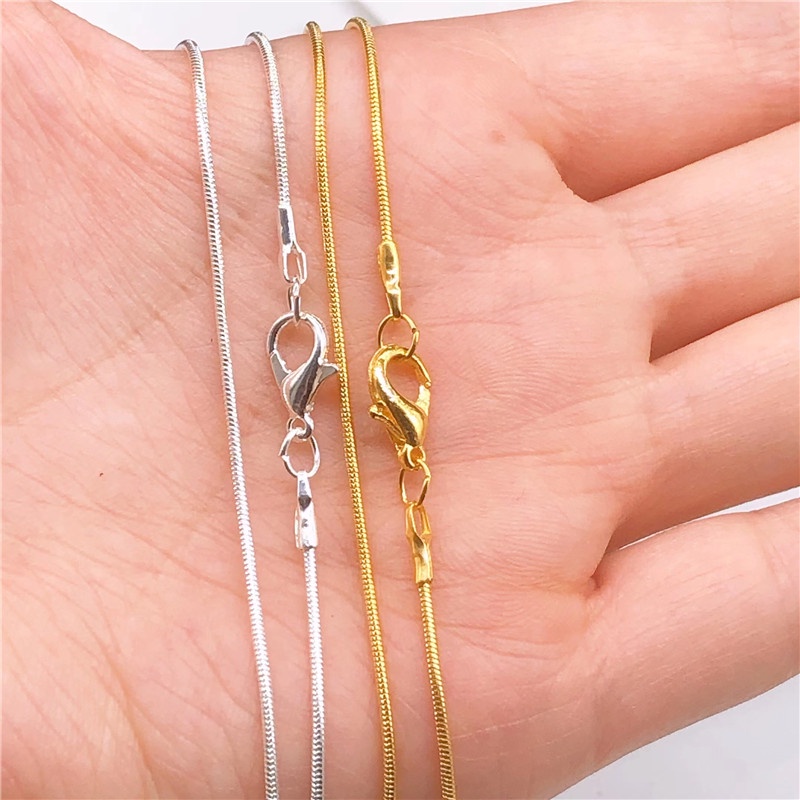 1pc Kalung Rantai Ular Tipis Warna Silver / Gold Untuk Wanita