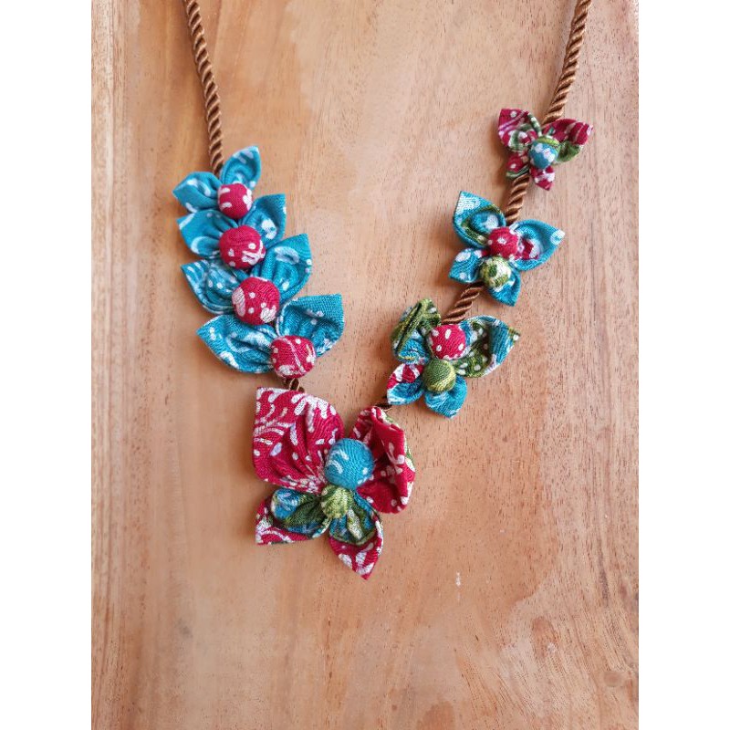 kalung batik ceria