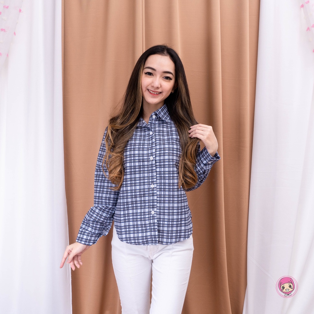 Sunday Flanel Shirt - Kemeja Wanita Flanel Tartan Kotak - Kotak-BIRU GARIS